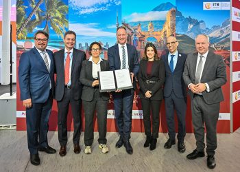 V.l.n.r.: Vicente Salas Hesselbach (Managing Director, ITB Americas), Gustavo Staufert (Generaldirektor, Guadalajara Convention and Visitors Bureau), Michelle Fridman Hirsch (Generalsekretärin des Bundesstaates Jalisco), Dr. Mario Tobias (Geschäftsführer der Messe Berlin), Virginia Messina (Senior Vice President für Advocacy und Kommunikation, WTTC), Francisco José (Botschafter Mexikos), David Ruetz (Senior Vice President, Messe Berlin)